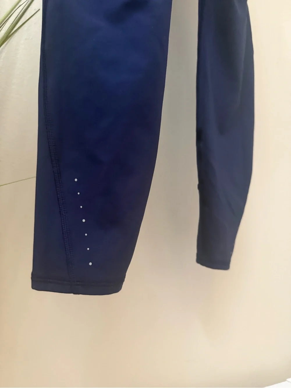 Athleta Rainer Navy Blue Small Pocket Leggings approx 23” Inseam White Logo 💎EUC
